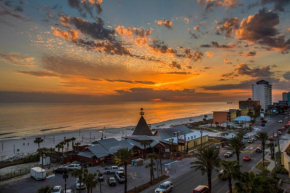 PCB Resort Condo with Community Sun Deck and Pool